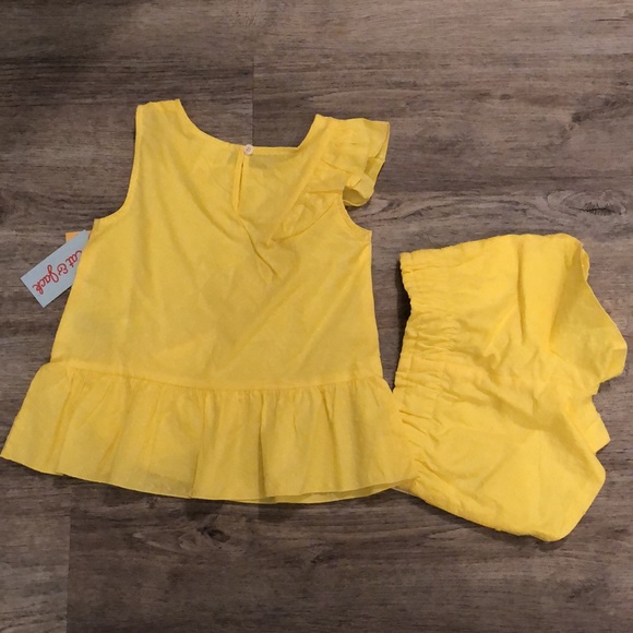 Yellow 2 piece ruffle top and shorts summer outfit NWT - Picture 5 of 6